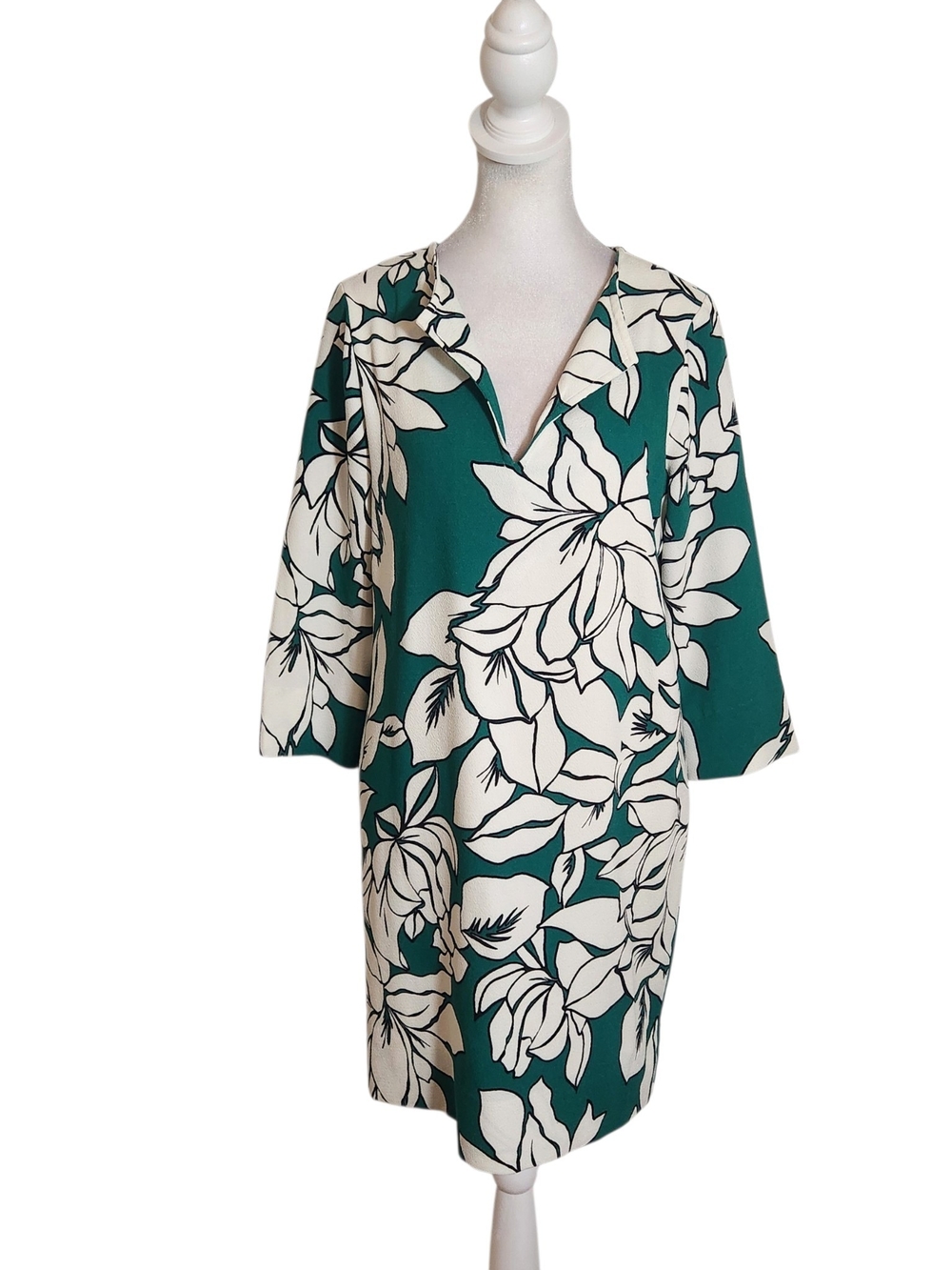 Karen Kane Green and White Floral Print Shift Dress Size XS Wedding Guest Dress